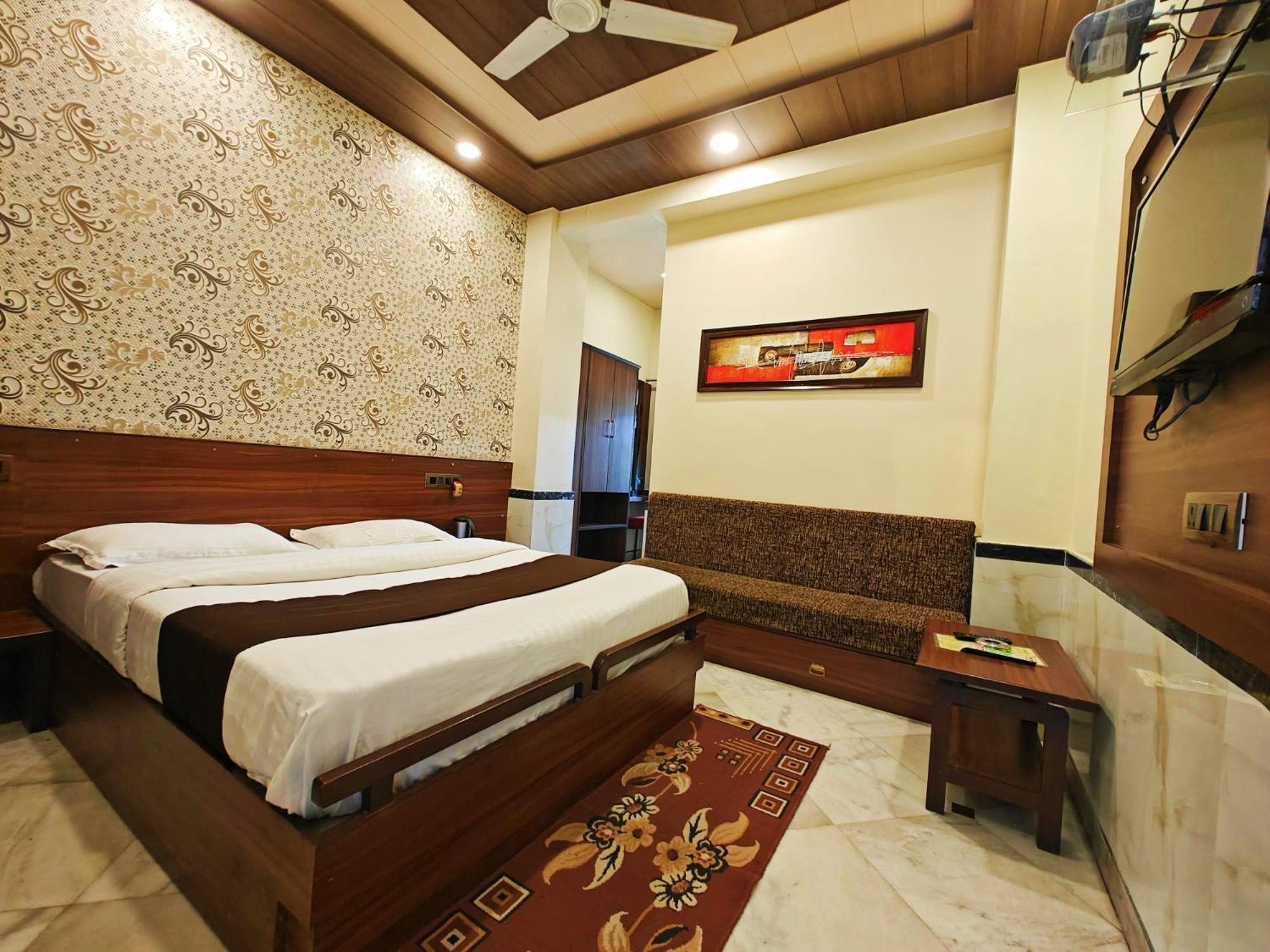 Hotel Saraswati Abu Zewnętrze zdjęcie