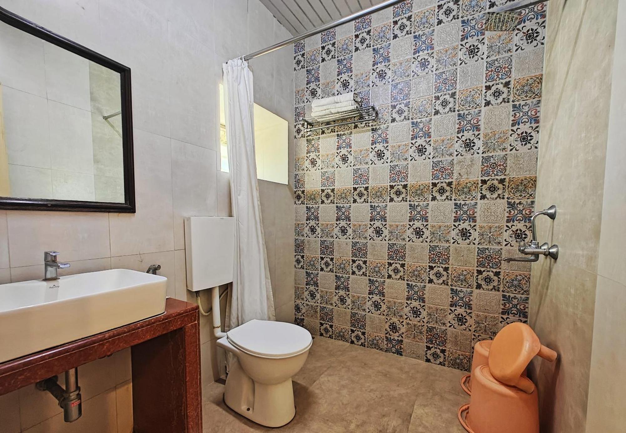 Hotel Saraswati Abu Zewnętrze zdjęcie