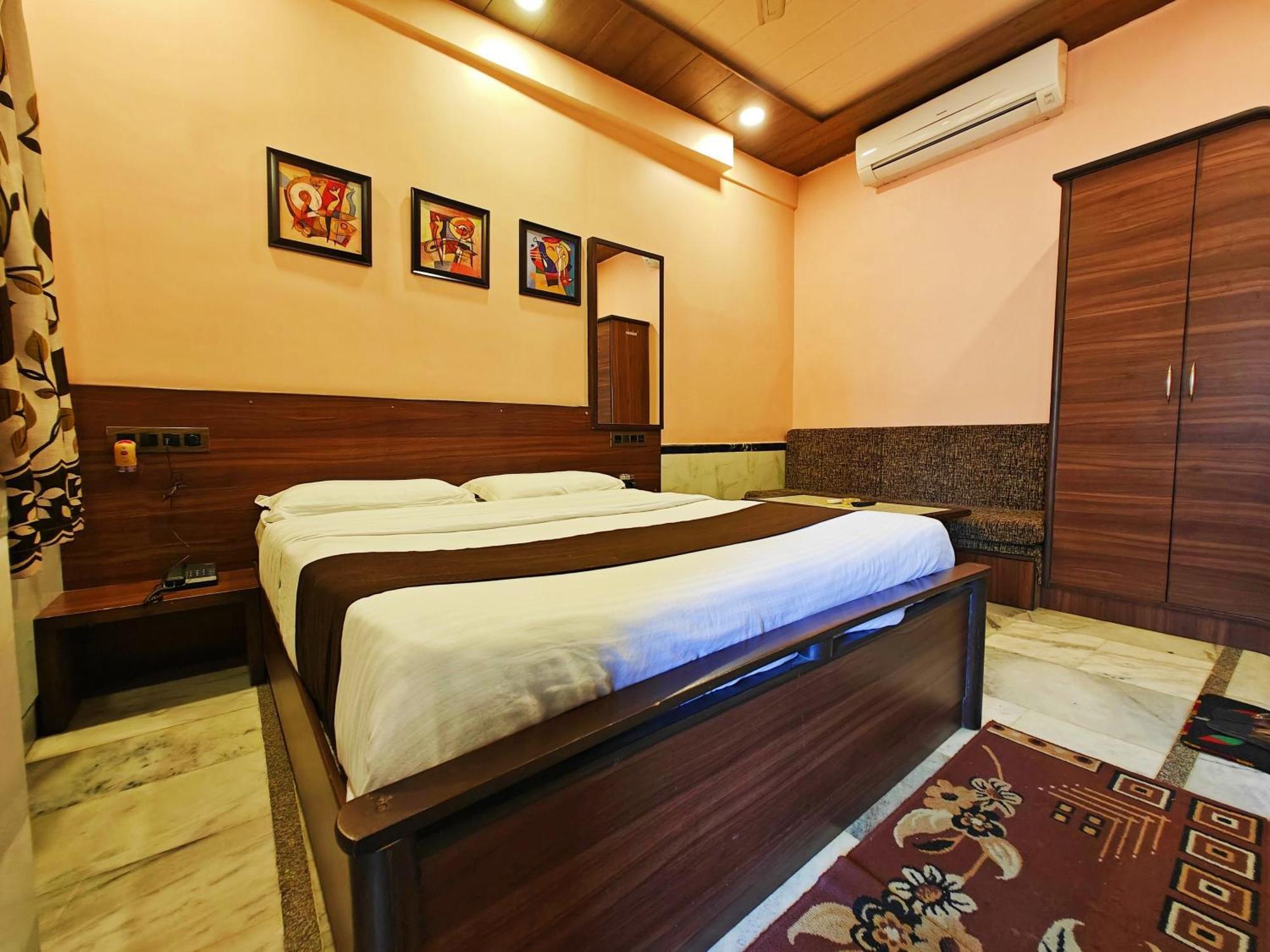 Hotel Saraswati Abu Zewnętrze zdjęcie