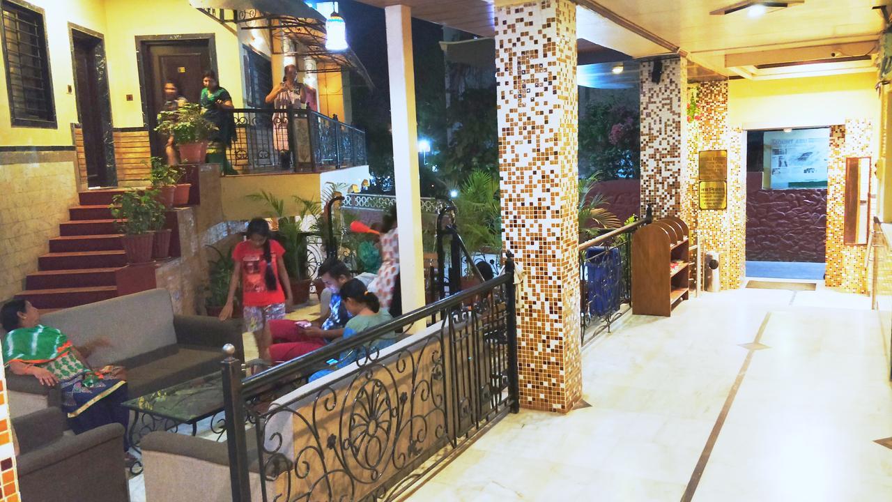 Hotel Saraswati Abu Zewnętrze zdjęcie